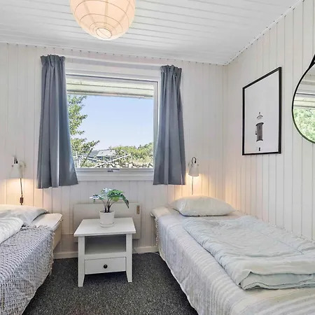 Bright And Cozy Summer House With Sea View