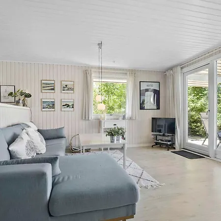 Bright And Cozy Summer House With Sea View Holiday home *