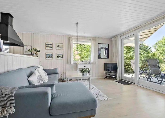 Bright And Cozy Summer House With Sea View Holiday home *